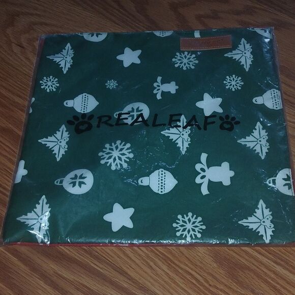 Realeaf Christmas Dog Bandanas 2 Pack, Reversible Red Green Pet Scarf  Sz XL NEW - Picture 1 of 5